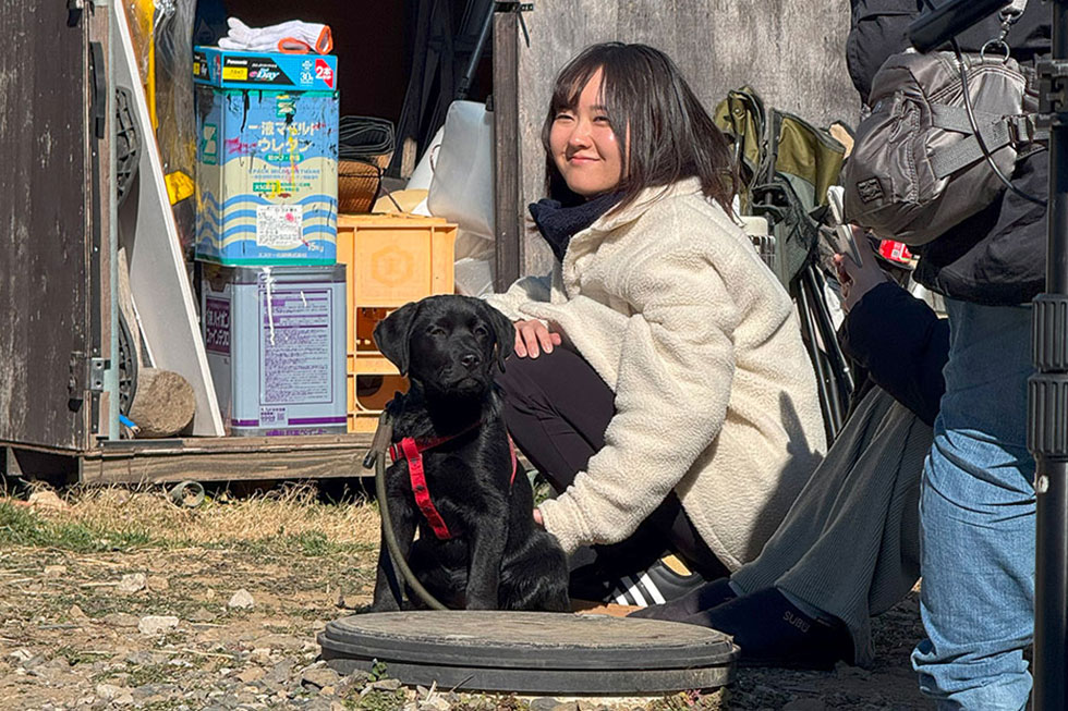 「日本統一 東京編」現場スタッフの犬を愛でてる写真
