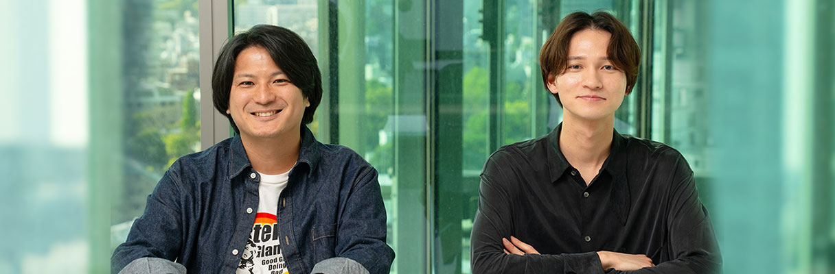 インタビューを受ける山本さんと芳澤さん